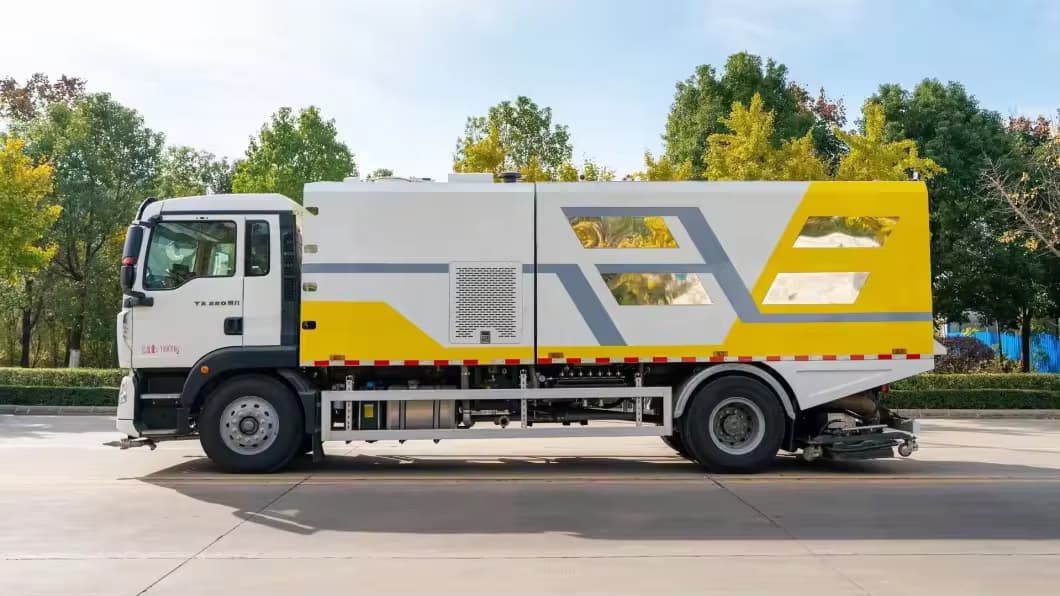 Road Pollution Removal Vehicle HOWO 18m3 Road Pollution Removal Vehicle within Powerful Vacuum Cleaner