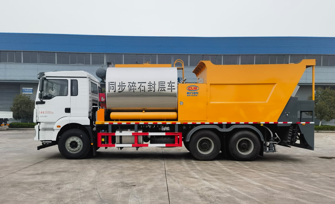 Alsphalt Synchronous Chip Seal Truck Shacman 7m³Alsphalt Tank and 12m³Stone Tank Alsphalt Synchronous Chip Seal Truck